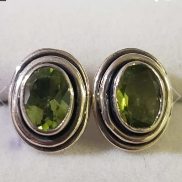 Silver Peridot Earrings-FINAL PRICE - Picture 2 of 3
